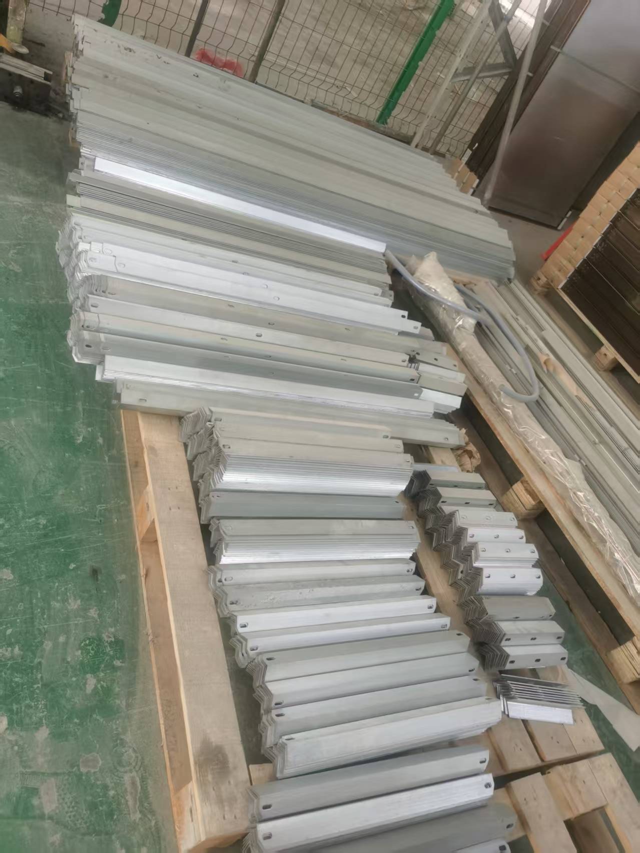 平板集热器铝合金边框加工